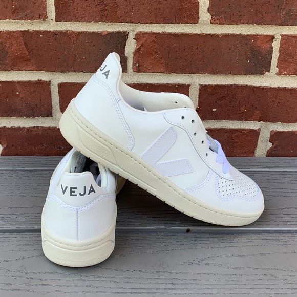 Veja Shoes - Veja V-10 Sneaker, 37/6